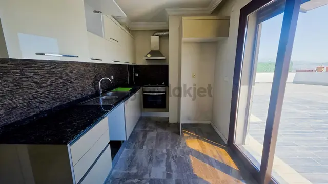 Gülyaka Mah. Cadde Üstü Asansör-otopark-teraslı 2+1 Daire