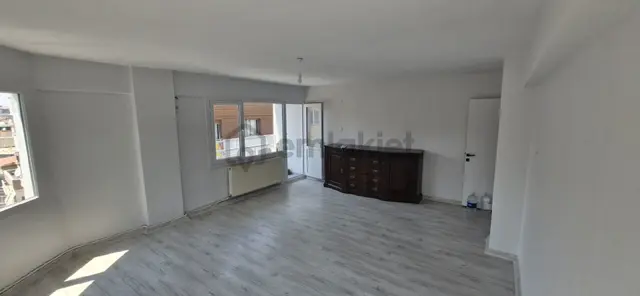 İzmir Balçova Eğitim Mah 3+1 Asansörlü Doğalgazlı Ata Cad Üzerinde Kiralık Daire