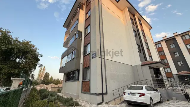Meram Uluğbey Mh. Bakımlı Masrafsız Sil Otur 2+1 Satılık Daire 1