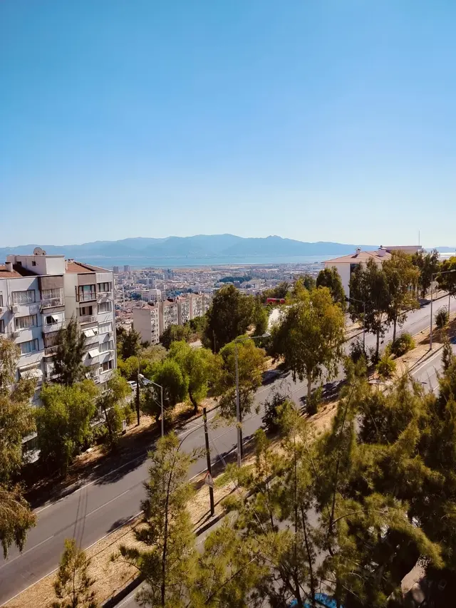 Egekent'te Deniz Manzaralı Ara Kat Kiralık