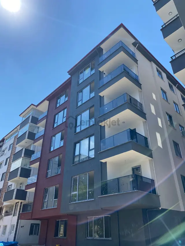 Aydın Emlak Bahçelievlerde 2+1 /// 5.kat /// 85m² 1