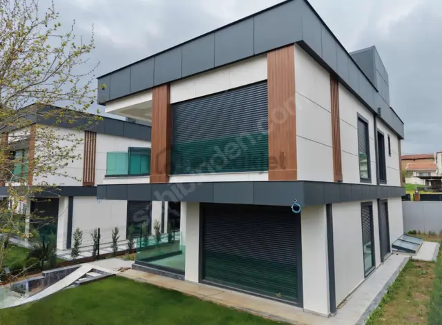 Kemalpaşa Yukarıkızılca'da Akıllı Sistem Lüks Villa 1