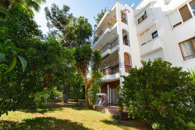 Denize Yürüme Mesafesinde Ormanın İçinde Bahçe Katı