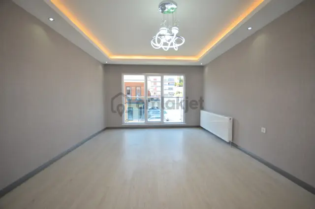 Altınşah Tan Cadde Üzerinde Köşe Başı Önü Açık Asansörlü 3+1