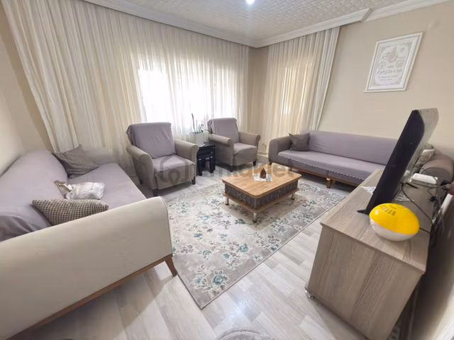Altınşah Emlak'tan Beşyol Yakını Önü Açık Cadde Cepheli 2+1