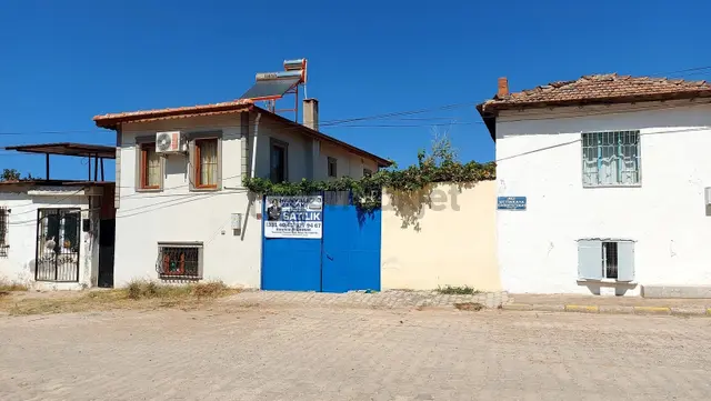 Burhaniye Pelitköy'de 2+1 Bahçeli, Teraslı Masrafsız Müstakil Ev