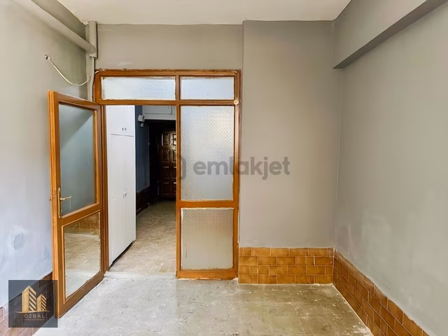 Özbal Emlak Ofis Rızvanağa Cadde Civarı Kiralık 1+1 Daire