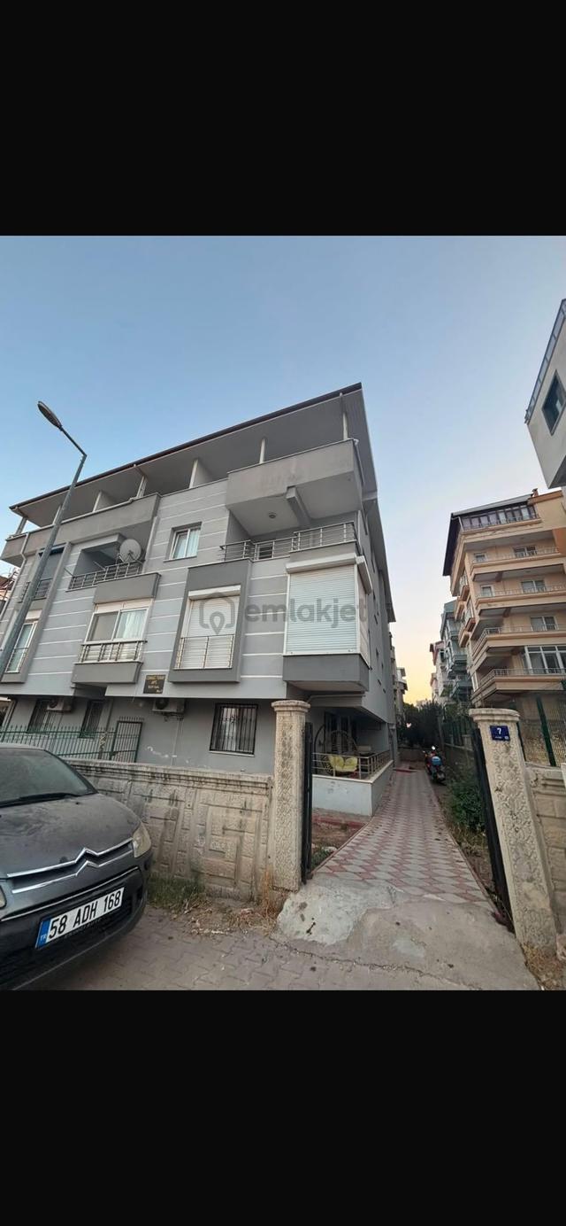 Didimde Merkezi Konumda Efeler Mahallesinde Çok Büyük Geniş Dubleks Daire