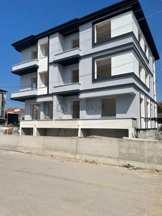 Yağcılarda Cadde Üzeri Yeni Stad Bölgesinde Sıfır 2+1 Daire 1