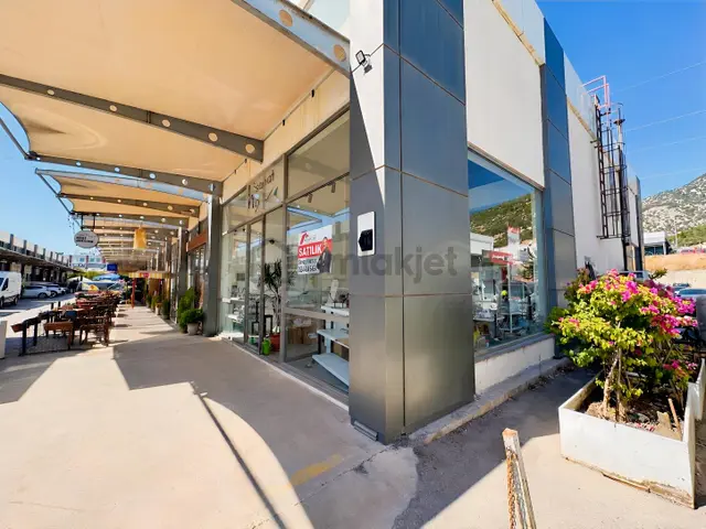 Kale İş Merkezinde Geniş Köşe Dükkan 1