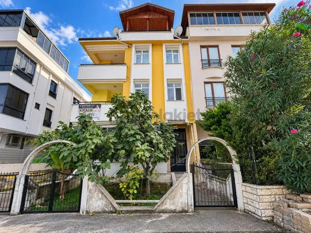 Century 21'den Akyazı Mah. 3+1 Kiralık Daire!