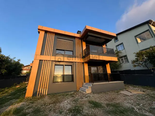 Yalova Termal Akköy'de 5+1 Lüks Satılık Müstakil Villa 1