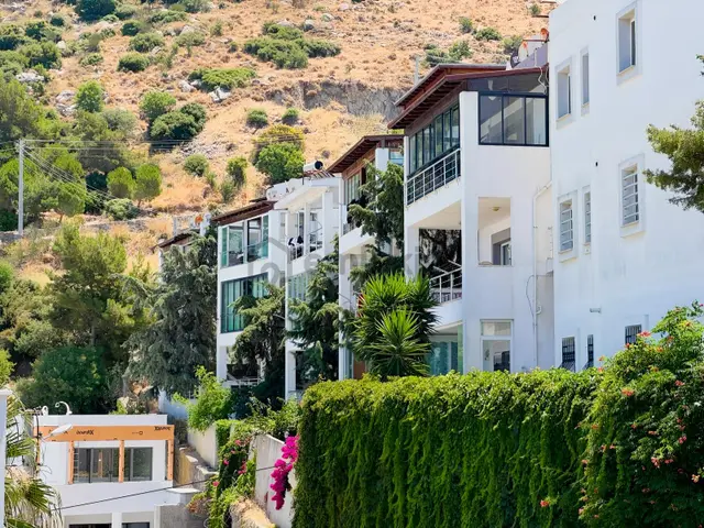 Turgutreis Karabağ'da Satılık 2+1 Bahçe Katı Daire