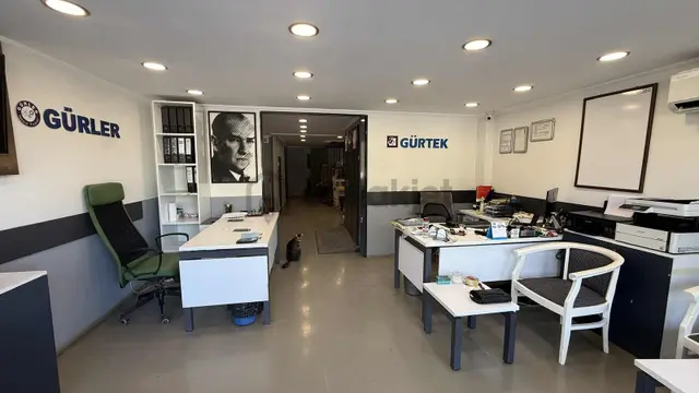 Batı İş Merkezinde Cadde Üzeri 180 M² 3 Katlı İşyeri