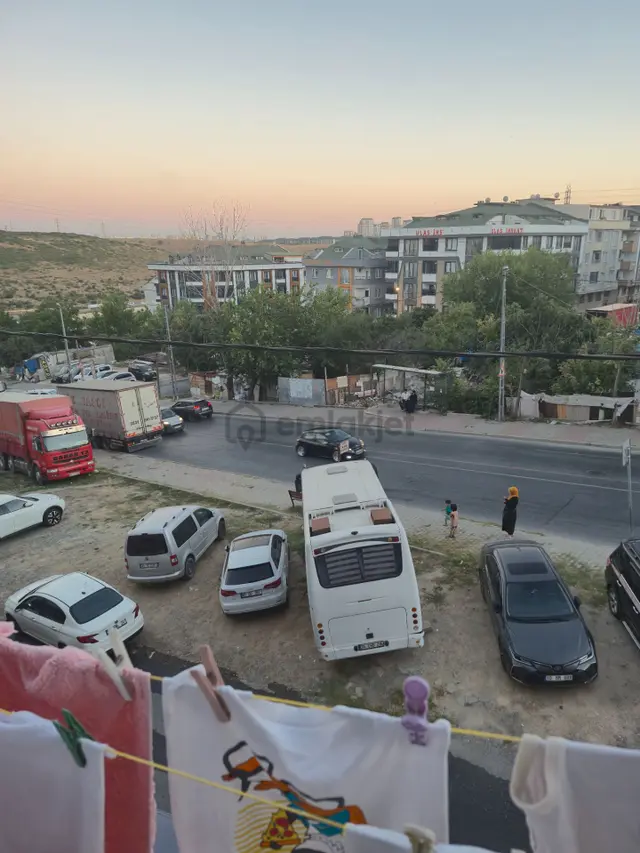 Başakşehir Güvercintepe'de Satılık Merkezi Konumlu 2+1 Daire