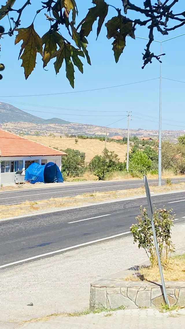 Uşak Eşme Yeleğen De Köy Merkezine Yakın 9304m2 Satılık Tarla 1