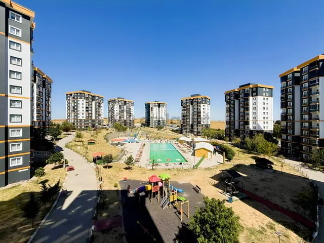 Alfa İnvestten Cumhuriyet Sitesinde Havuz Cephe 2+1 Temiz Daire