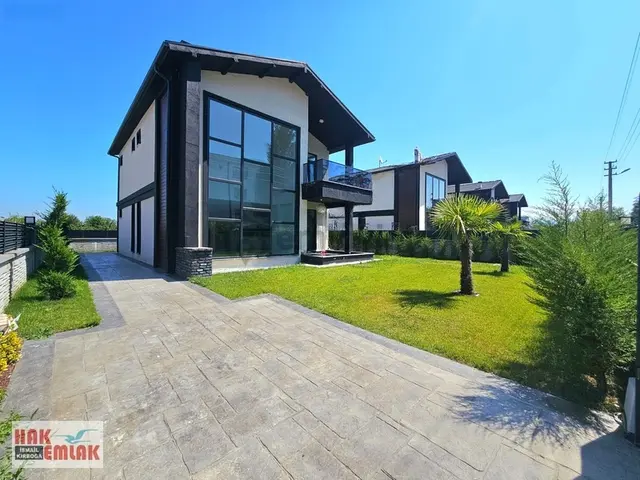 Hak Emlak'tan 429m² Arsa Üzerinde Tam Müstakil 4+1 Lüks Villa 1