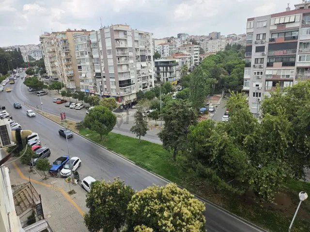 İnönü Cadde Üzeri Metro Yakını Satılık 3+1 Daire 1