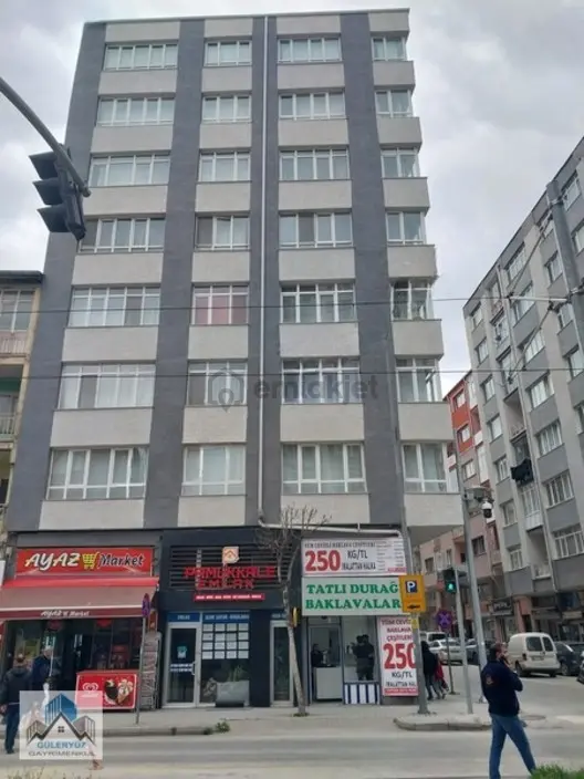 İhsaniye Kırım Cad. Köşe Bina Çarşıda Arakat Satılık 3+1 Daire 1