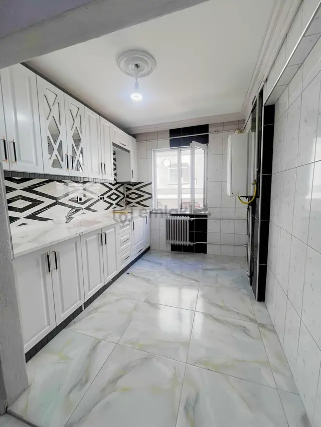 Metroya Yakın Fırsat 2+1 Arakat Satılık Daire 1