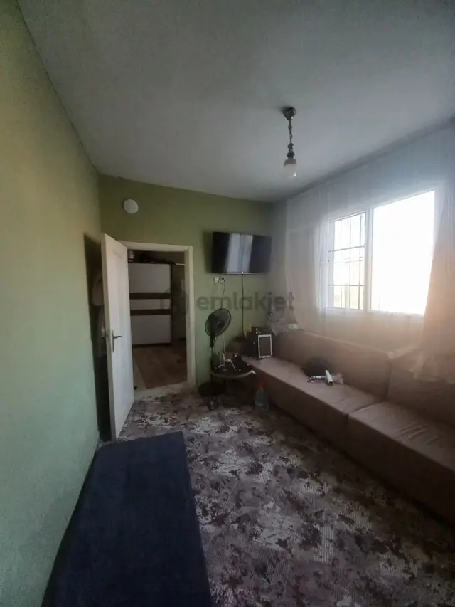 Bornova Zafer Mahallesi'nde Satılık Masrafsız 1+1 Daire 1