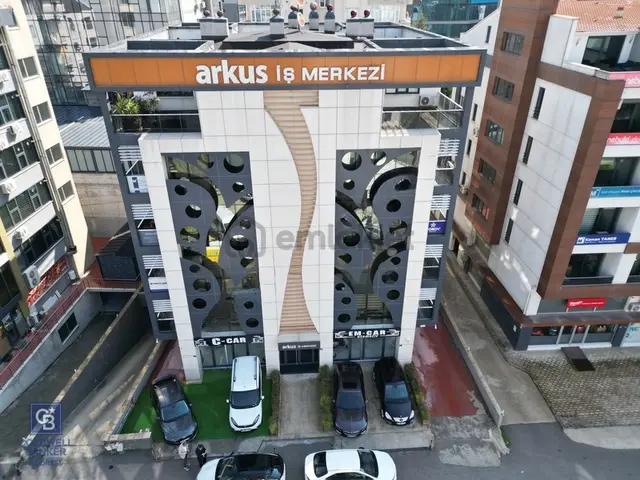 İzmir Yolu Yakını Köşe Vitrinli Kiracılı Satılık Dükkan