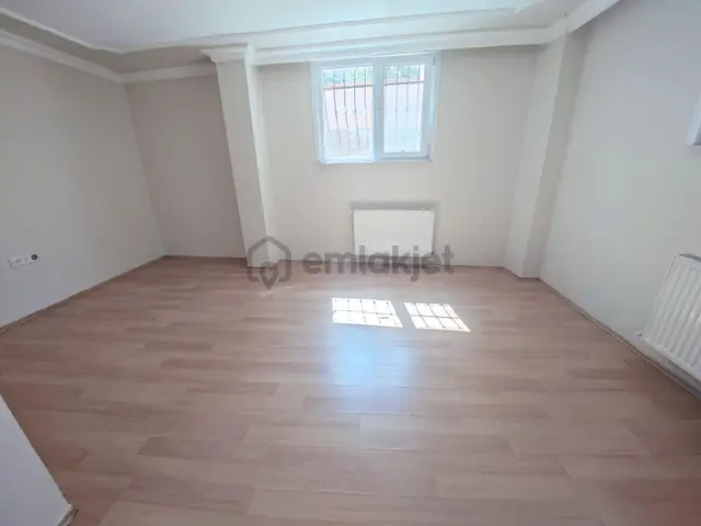 Esenler Spor Kompleksine Caddeye Yakın Kiralık Kombili Daire 1