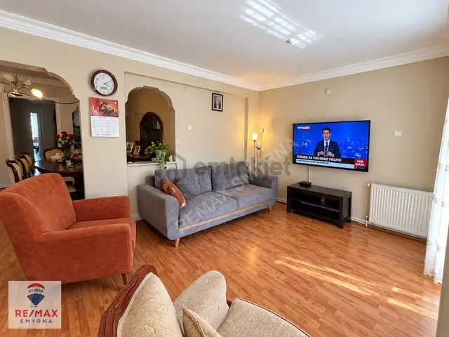 Konak Sahile Yakın İki Cephede Önü Kapanmaz Satılık Daire 1