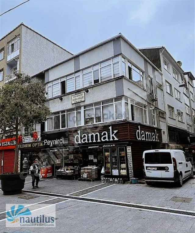 Kızılay Meydanı'nda Köşe Komple Bina 1