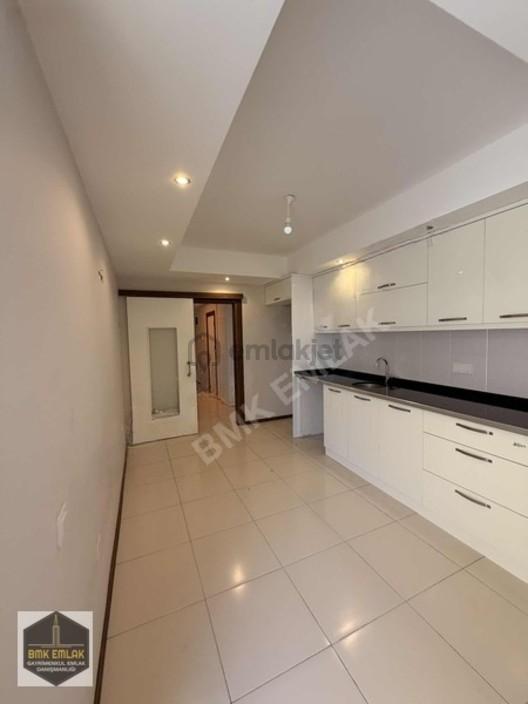Eskicami Mahallesi Atatürk Ortaokulu Yanı Site İçi Kiralık 3+1