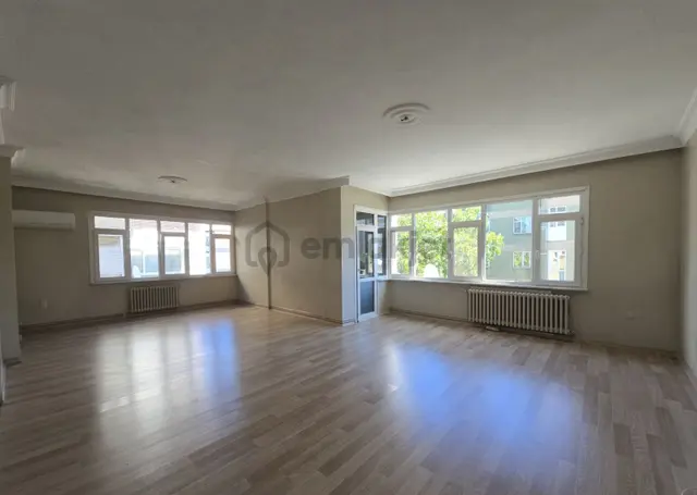 Bakırköy Kartaltepe'de 170 M² Net, Balkonlu, 3+1 Kiralık Daire 1