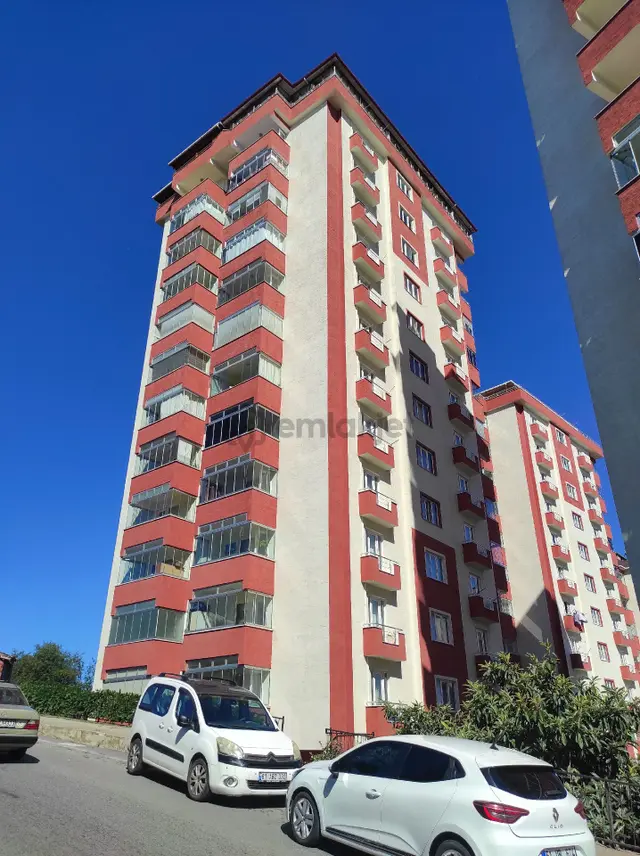 Trabzon Çukurçayır İdeal Evlerinde Satılık 3+1 Site İçi Daire,