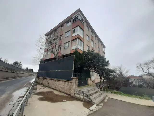 Üsküdar Acıbadem Satılık 2+1 Daire (balkonlu, Arakat)