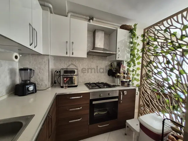 Kuşadası Deniz Manzaralı Büyük Teraslı Daire Eşyalı Satılıktır.