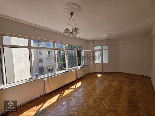 Azizoğlu Gayrimenkulden Üsküdar Zeynep Kamil Mah. Kiralık 2+1 Üçünçü Kat 1