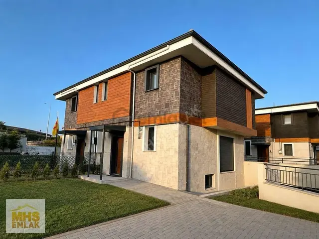 Nezih Bölgede Havuzlu, Otoparklı 4+1 Tripleks Villa 1