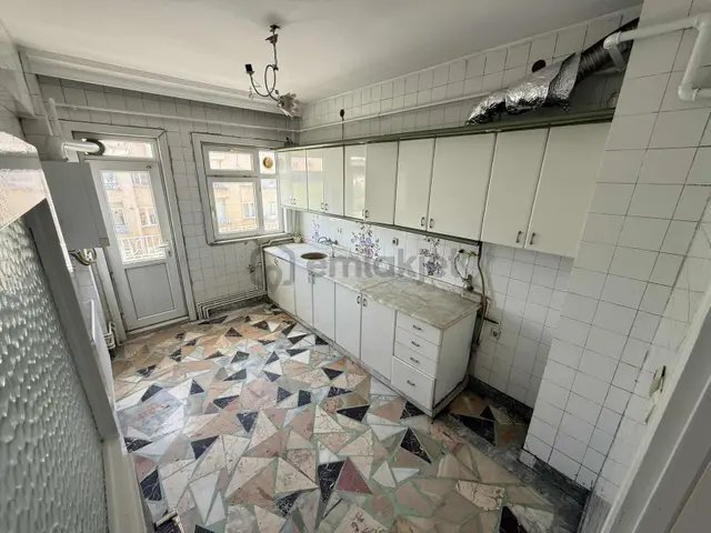 Vesta'dan Ara Kat Oldukça Bakımlı Asansörlü 3 Cepheli 3+1kiralık 1