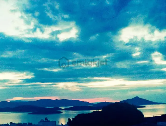 Bodrum Bağla Bankev'de Köşe Konum Deniz Manzaralı 2+1 Üst Kat