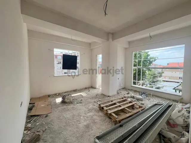 Mertcan'dan Adnan Kahveci Metroya Yürüme Arakat 2+1 Satılık Daire