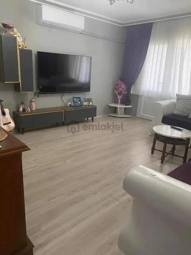 Kuşadası Merkezde Acil Satılık Fırsat 3+1 Geniş Daire