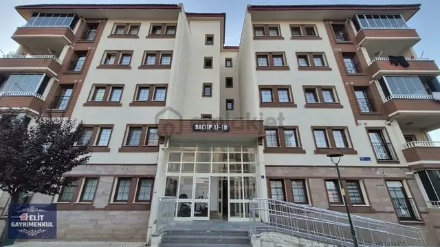 Yeşilyurt Esnaf Toki'de Ara Kat Güney Cephe Yapılı Süper Daire