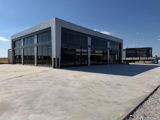 Çumra Çaybaşı Mah. Galericiler Sitesinde Satılık Dükkan