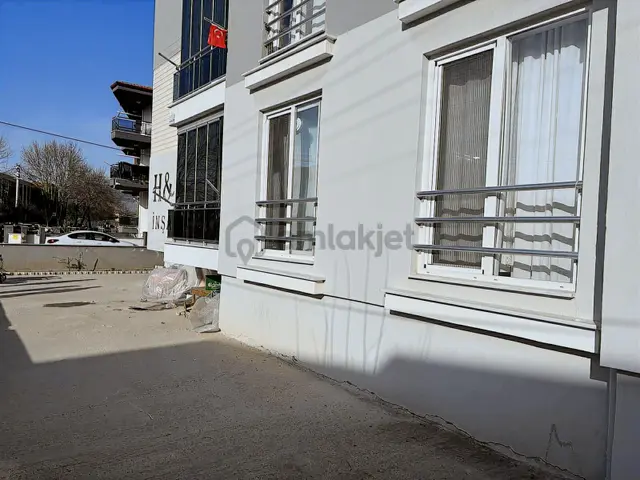 Merkez Emlak Tan Satılık Geniş 2+1 Apart