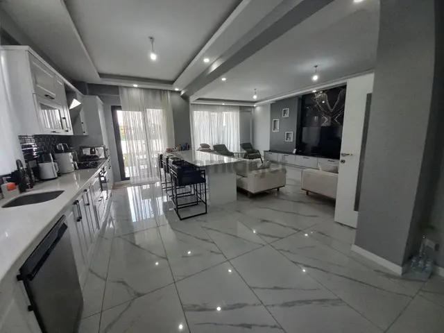 Düzce Arapçiftliği Mahallesinde Site İçinde Geniş Bahçeli 4+1 Satılık Villa 1