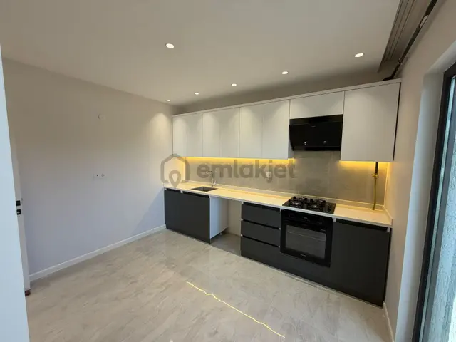 Mer-pa İnş Bağlık Mah'de/ Acil Satılık / İskanlı Cam Balkon Sıfır 2+1