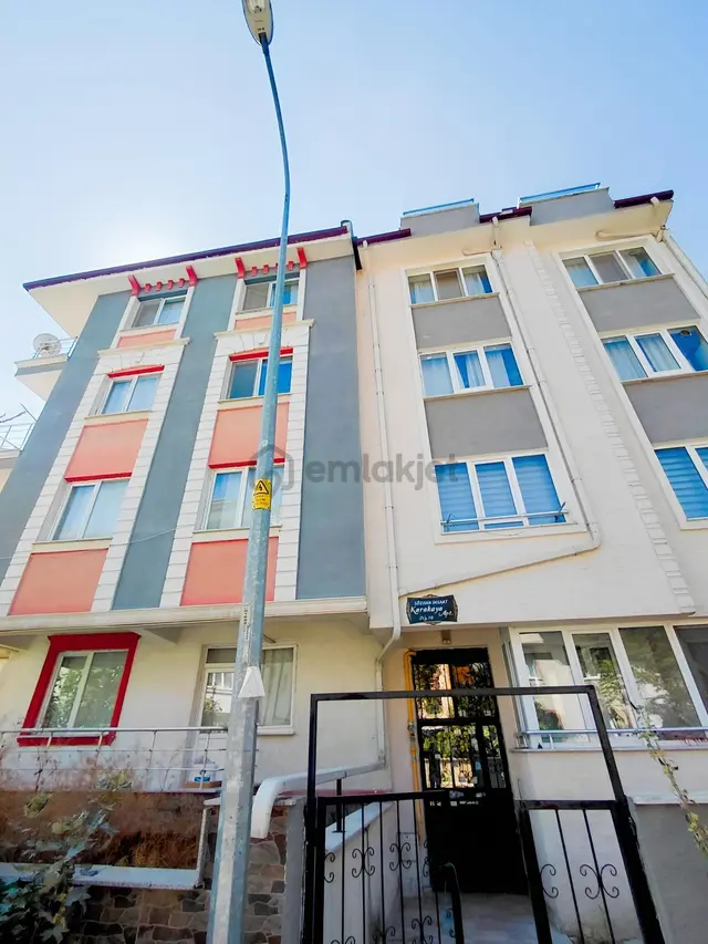 Kütahya Meydan Mahallesi Kiralık 1+1 Ara Kat 1