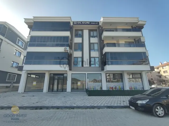 Uydukent-selçuklu Mah. Pazaryeri Yanı Kepenk-d.gaz 180m² Dükkan 1