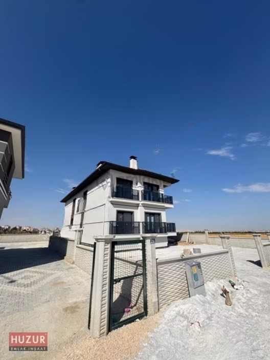 Huzur Emlak'dan Kosova Mahallesinde Satılık 2+1 Daire