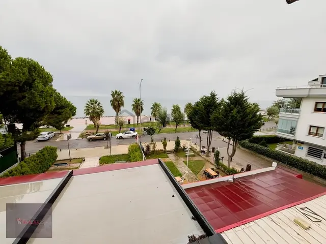 Emlakkent'den Denize Sıfır Ultra Lüks Eşyalı Kiralık 2+1 Daire 1